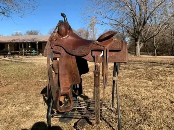 used jeff smith 15.5" custom saddle (wide tree) used jeff smith 15.5" custom saddle (wide tree)