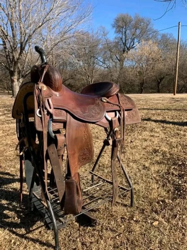 used jeff smith 15.5" custom saddle (wide tree) used jeff smith 15.5" custom saddle (wide tree)